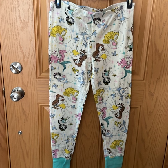 Women’s 2 piece Disney Thermal pajamas size large - Picture 4 of 5